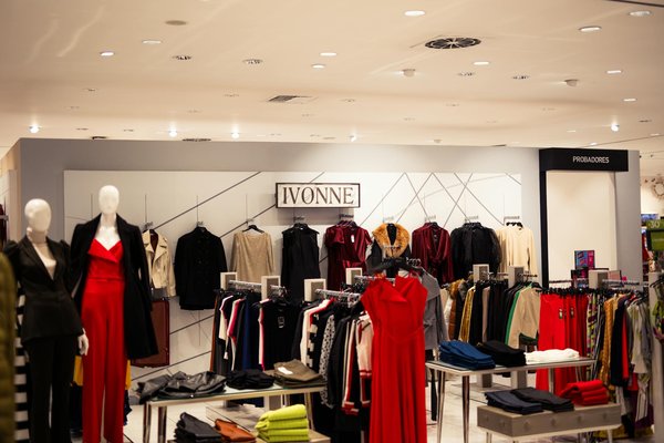 Tendances Mode Essentielles pour Femmes de Petite Taille : Soyez Chic et Élégante !